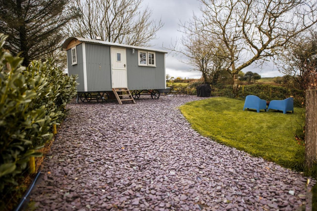 Luxury Shepherd'S Hut On Flower Farm With Outdoor Bath In Mid Cornwall Truro Exterior photo