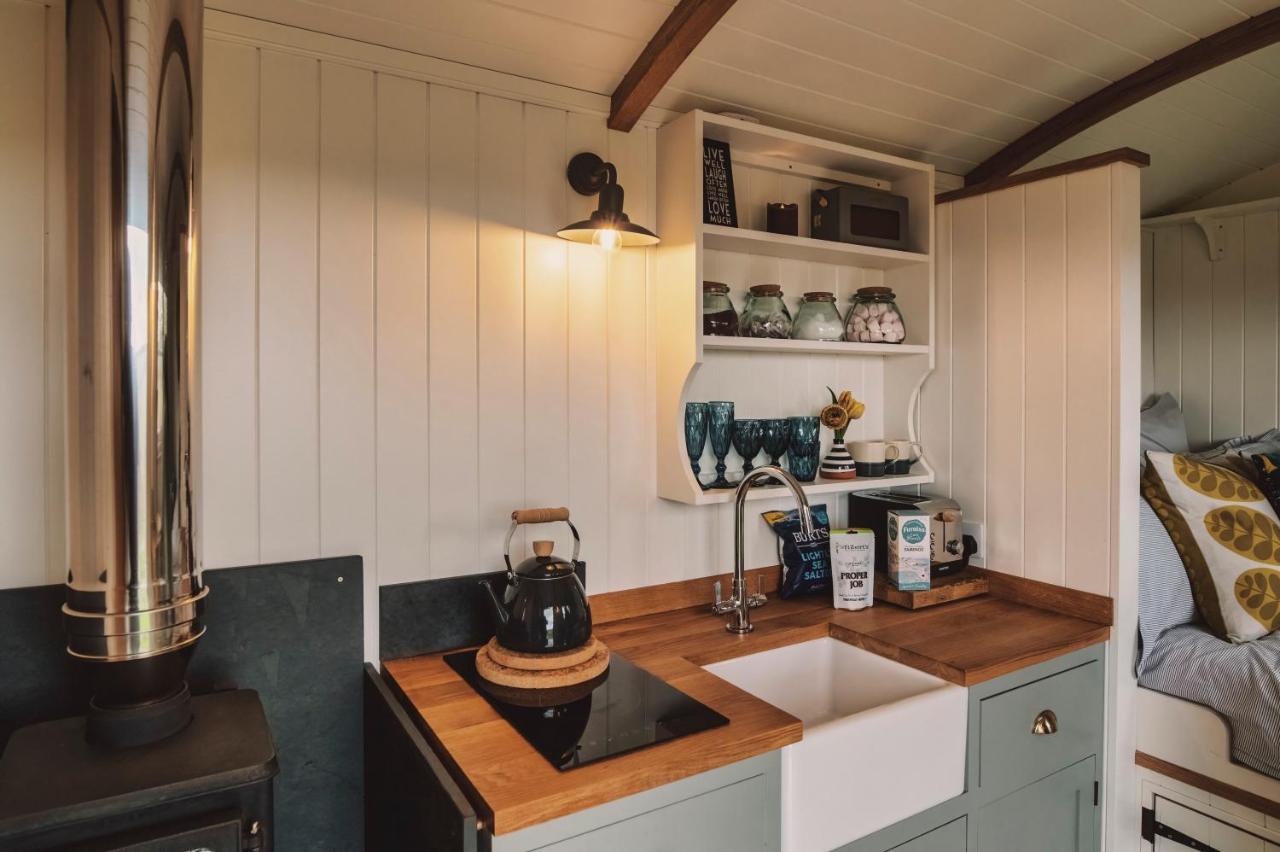 Luxury Shepherd'S Hut On Flower Farm With Outdoor Bath In Mid Cornwall Truro Exterior photo